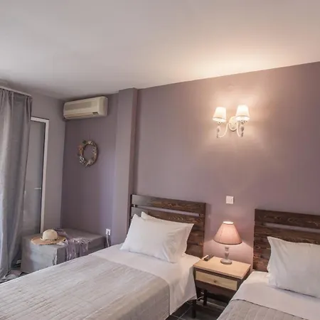 Tellis Bed & Breakfast 2*